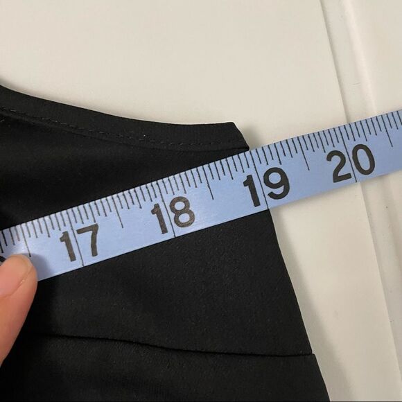 BCBG MAXAZRIA solid black sleeveless blouse ruffled assymmetric hem‎ sz medium - Picture 8 of 9